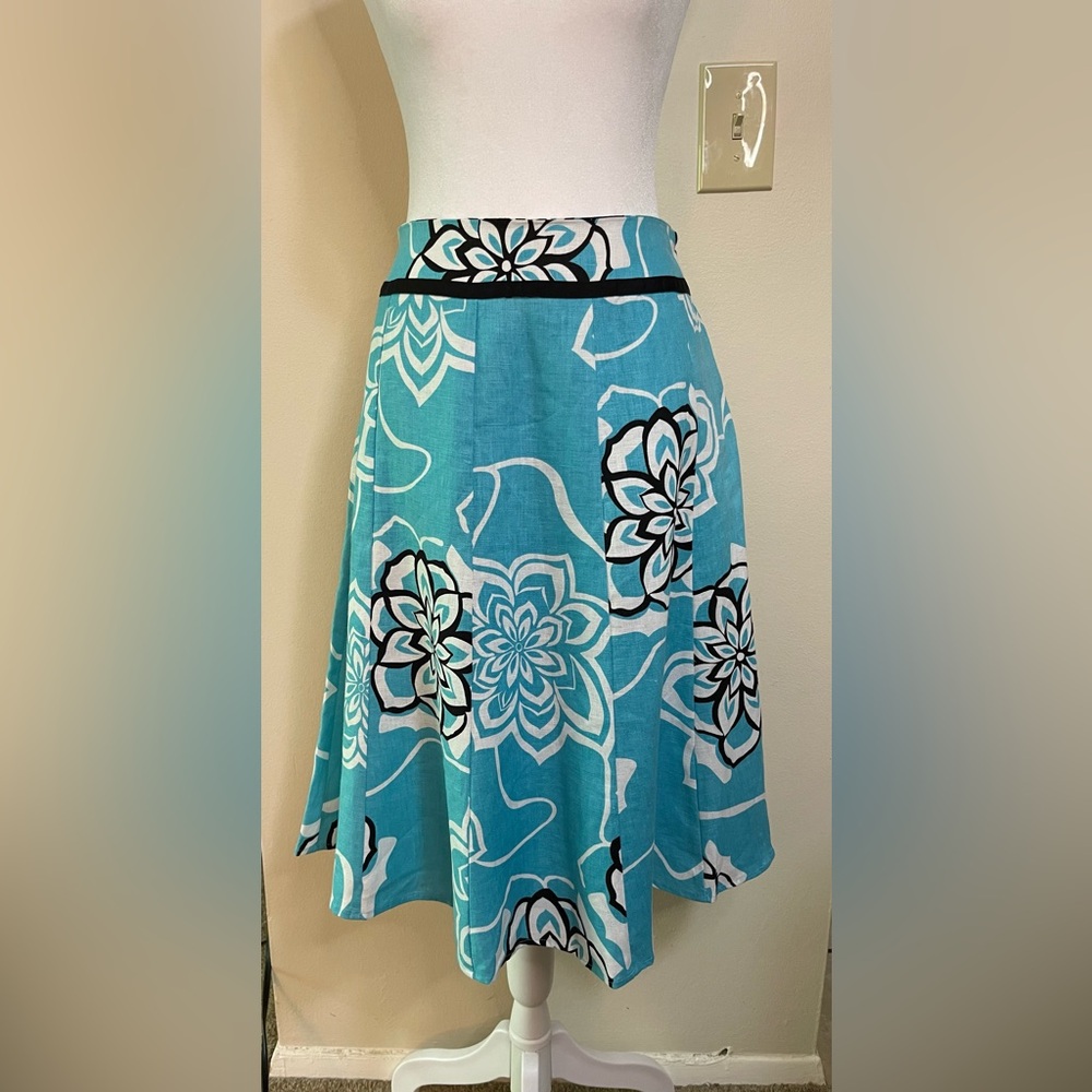 Yarns & Stitches Women’s Graphic Blue Flower 100 % Linen A- Line Skirt Sz 8. NWT